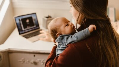 Why Flexible Working Hours Benefit Moms in 2026