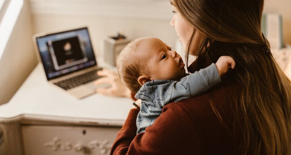 Why Flexible Working Hours Benefit Moms in 2026